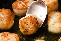 Crispy Pan-Seared Scallops with Garlic Lemon Butter