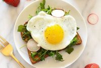 Toast Tuesday: Egg and Arugula Toast Recipe