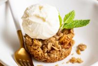 Mini Baked Apple Chips with Cinnamon