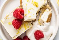 No-Bake Vegan Cheesecake Bars with Creamy Cashew Filling