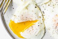 Make Perfect Over-Easy Fried Eggs with Runny Yolks