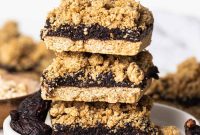 Fig-Filled Oatmeal Crumble Bars