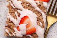 Strawberry Cheesecake Baked Oats Recipe with Creamy Filling
