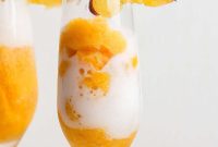 Frozen Peach Bellini: Sparkling Summer Cocktail