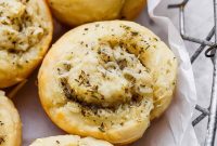Protein-Packed Garlic Parmesan Cottage Cheese Dinner Rolls