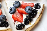 No-Bake Fruit Pizza with Yogurt and Honey