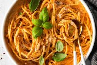 Creamy Vegan Tomato Pasta with Cashew Sauce
