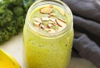 Creamy Kale Smoothie Recipe with Banana and Almond Milk