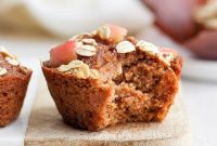 Warm Apple Cinnamon Muffins with Streusel Topping