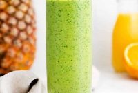 Tropical Spinach Smoothie with Pineapple and Mango