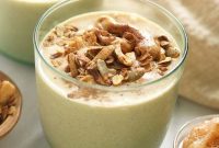 Creamy Apple Smoothie with Cinnamon and Greek Yogurt