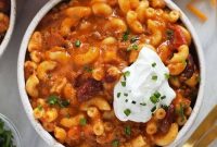 Hearty Chili Mac Recipe with Ground Beef and Cheese