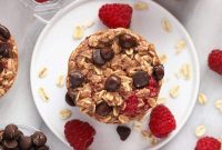 Baked Oatmeal Cups with Raspberries and Chocolate Chips