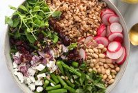 Mediterranean Farro Salad with Cherry Tomatoes and Feta