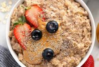 Superfood Oatmeal Bowl Recipe with Berries and Seeds