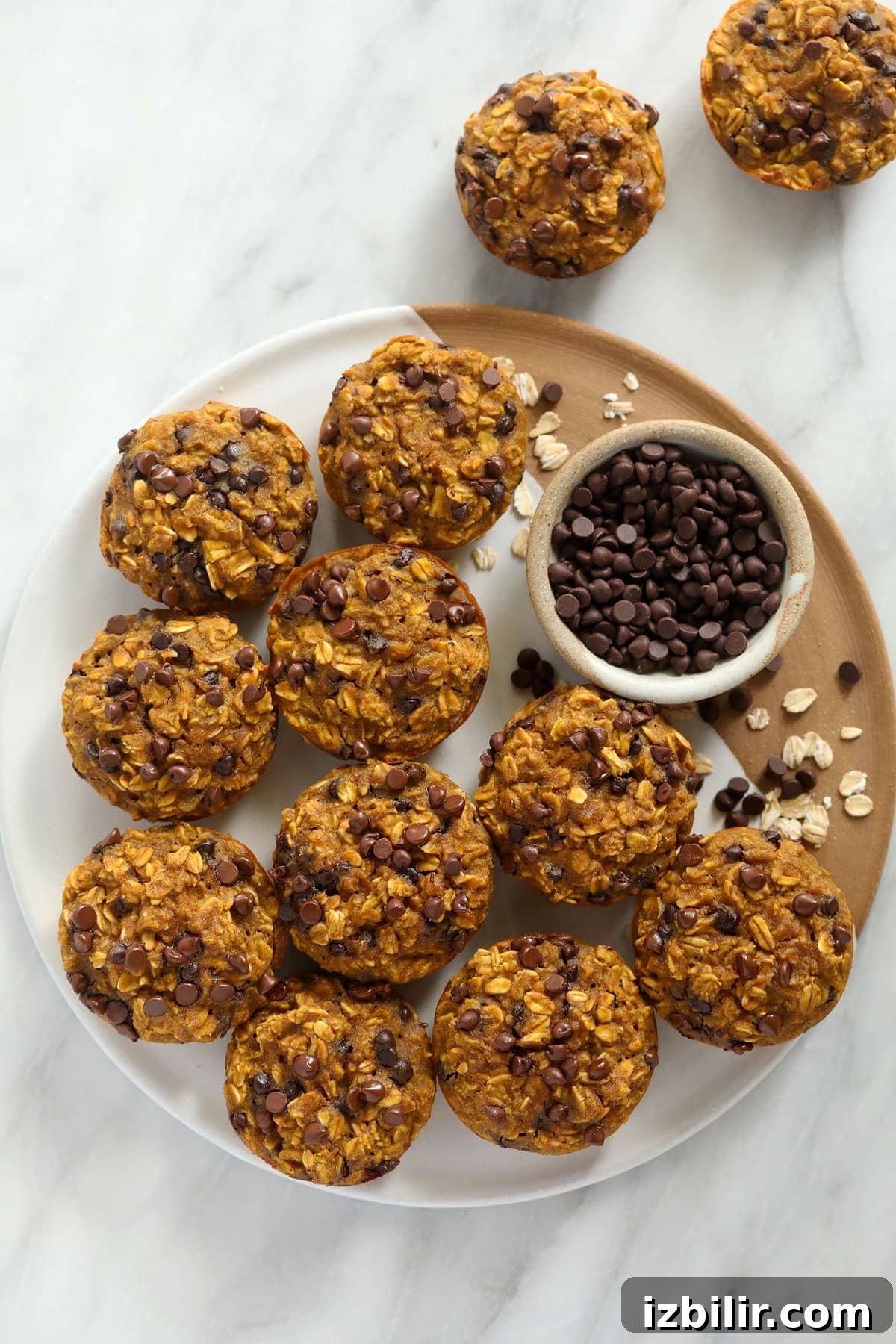Make Ahead Pumpkin Oatmeal Cups Recipe 4 Pumpkin Oatmeal Cups on a round plate.