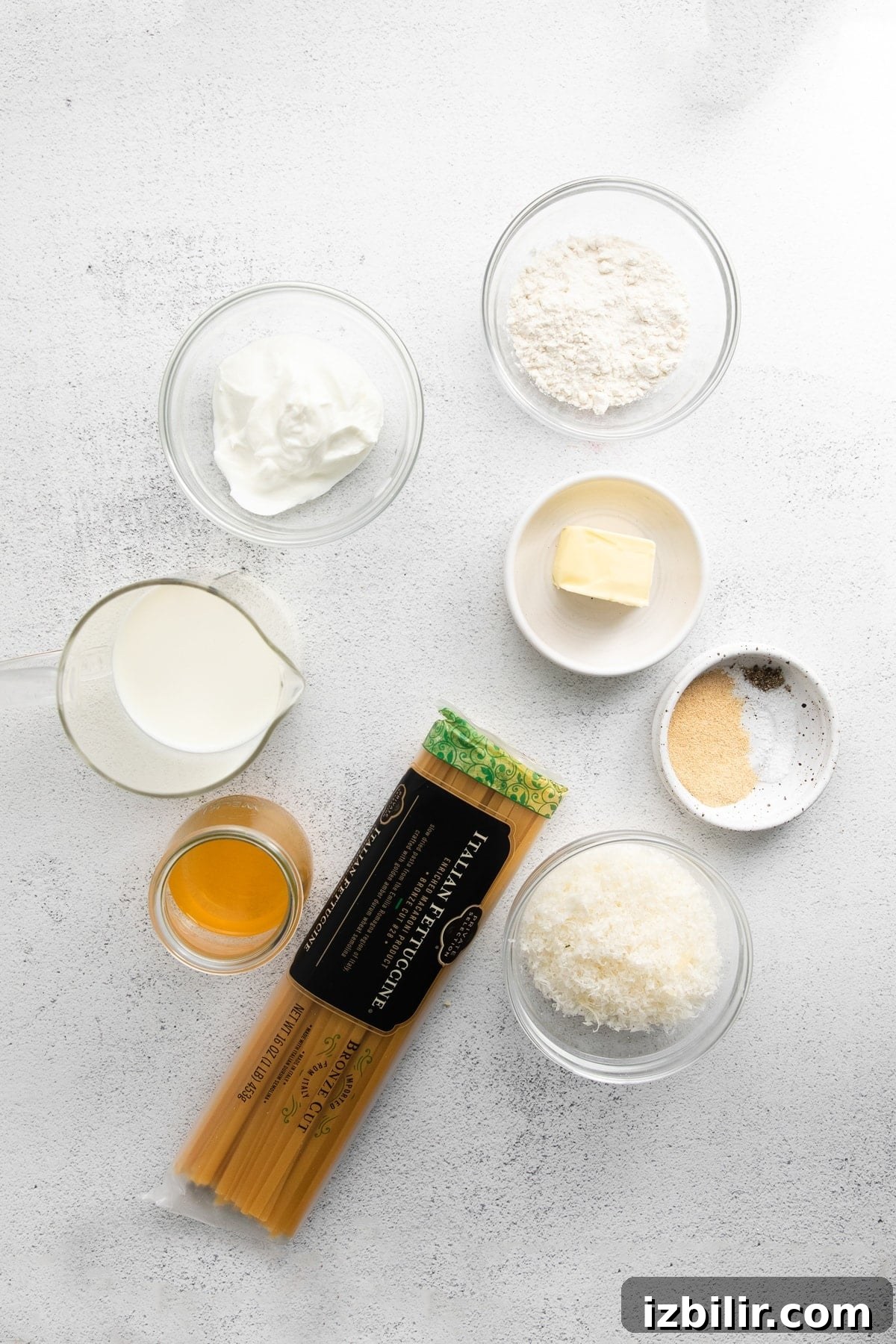 Homemade Chicken Alfredo is so much easier to make than you may think. chicken alfredo ingredients