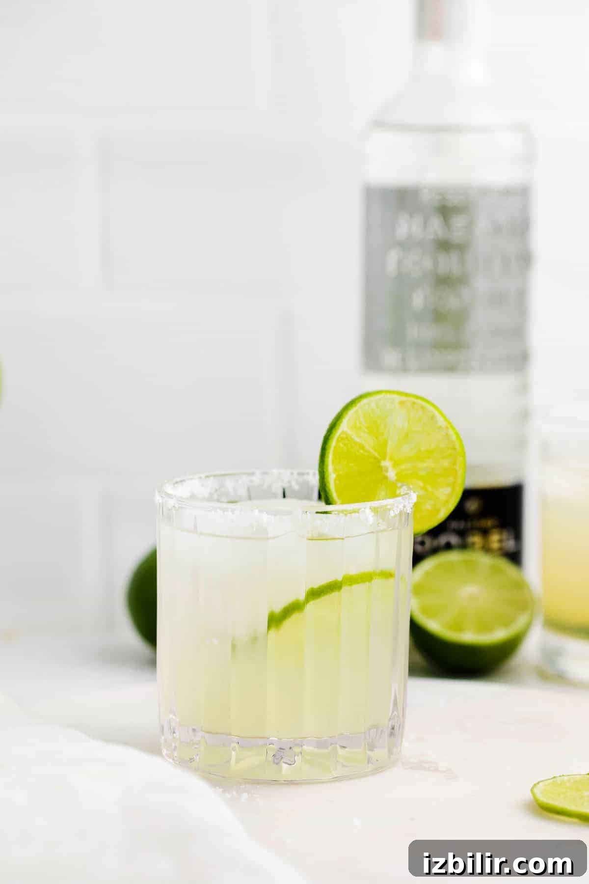 Classic Margarita Recipe: Tangy Lime and Tequila Cocktail 2 A classic margarita in a glass.