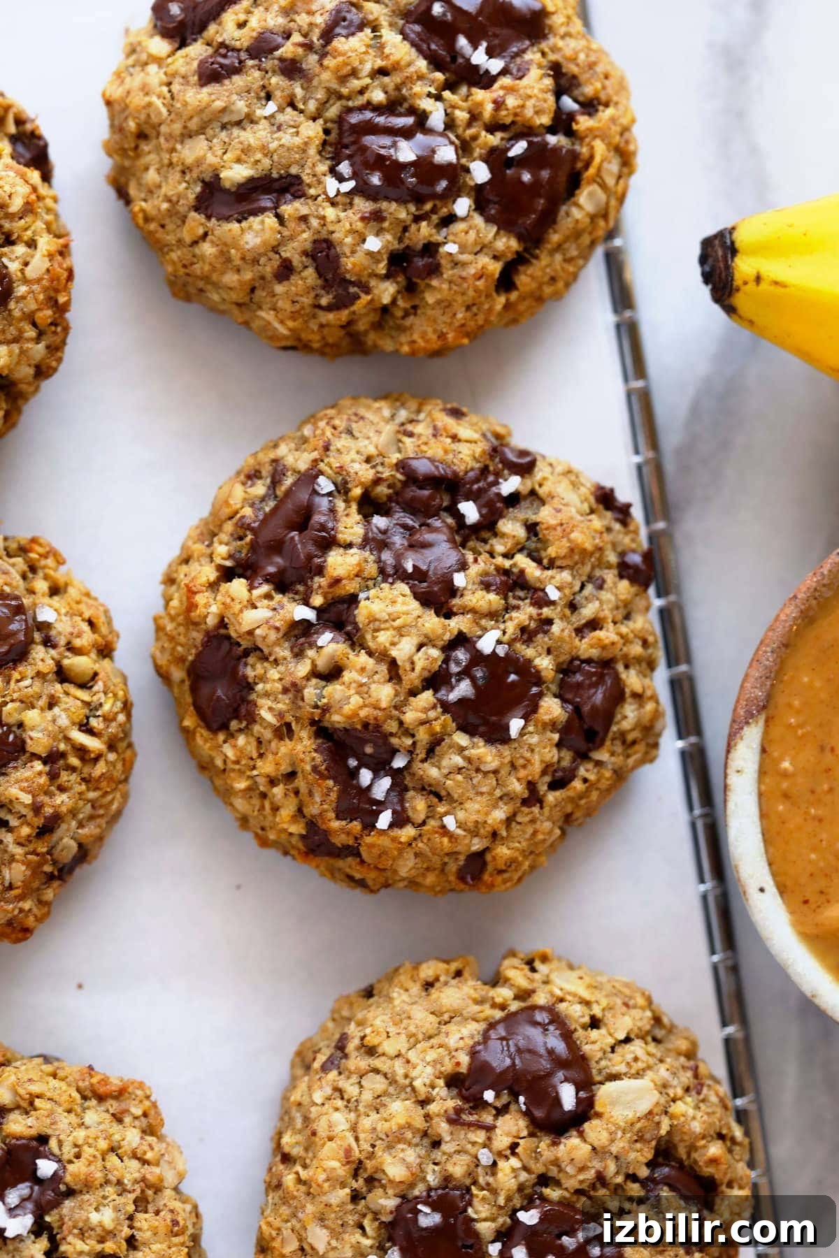oatmeal cookies with chocolate chunks