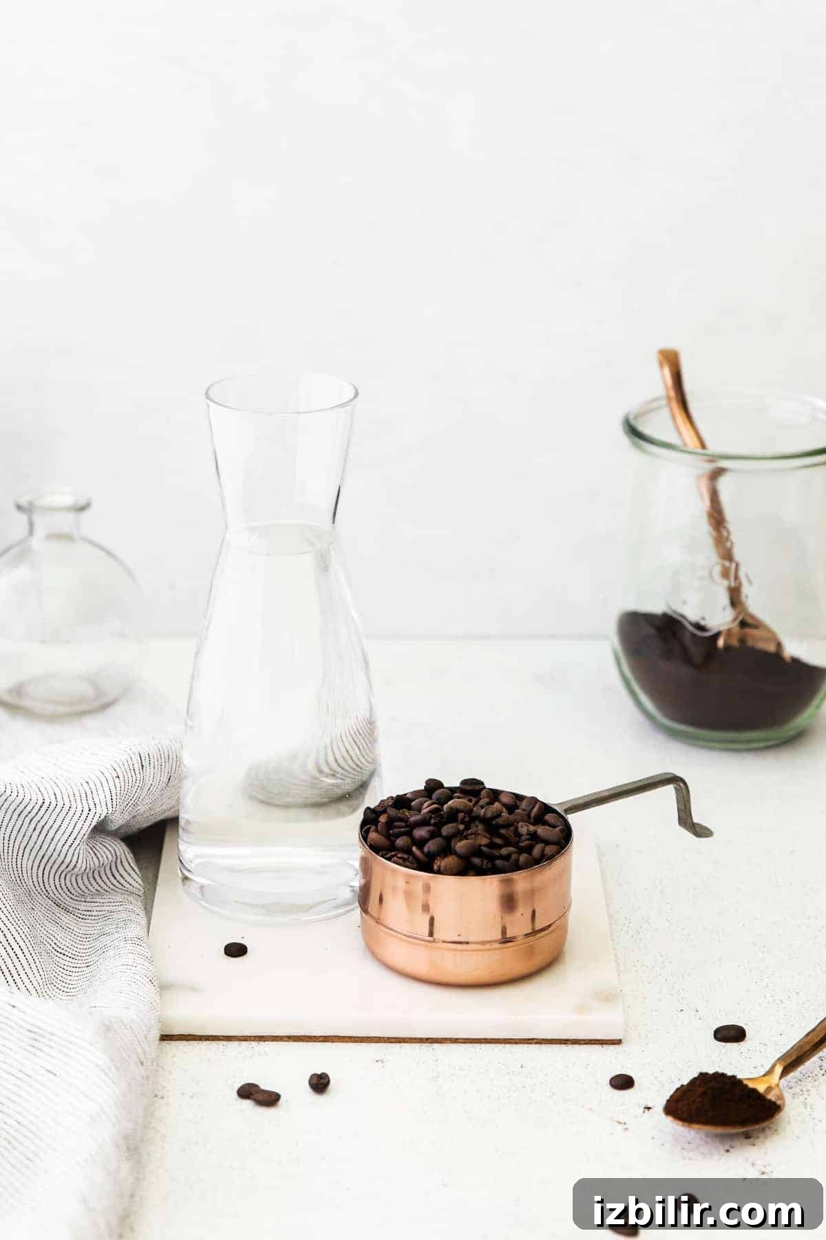Cold Brew Coffee Recipe: Brew Smooth Coffee at Home 3 Cold brew coffee ingredients.