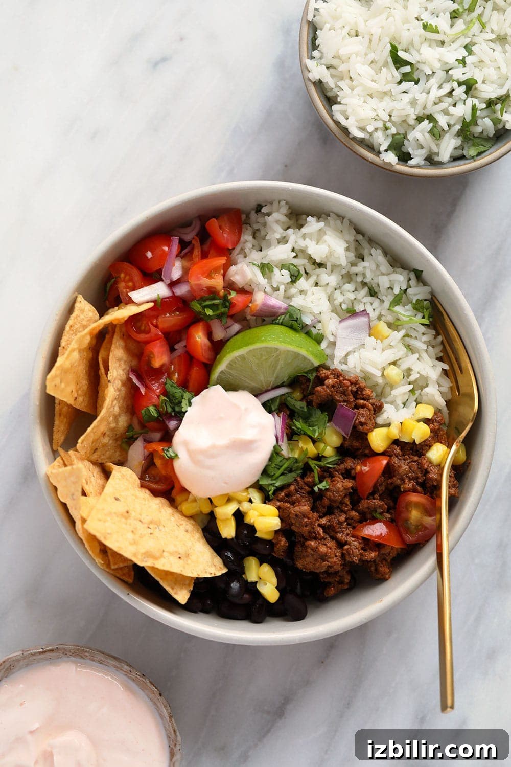 Whip up this filling beef taco bowl recipe for an incredible meal prep idea that's perfect for a work lunch or dinner at home! Beef taco bowls.