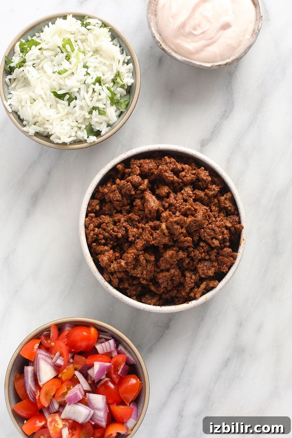 Whip up this filling beef taco bowl recipe for an incredible meal prep idea that's perfect for a work lunch or dinner at home! Taco bowl ingredients.
