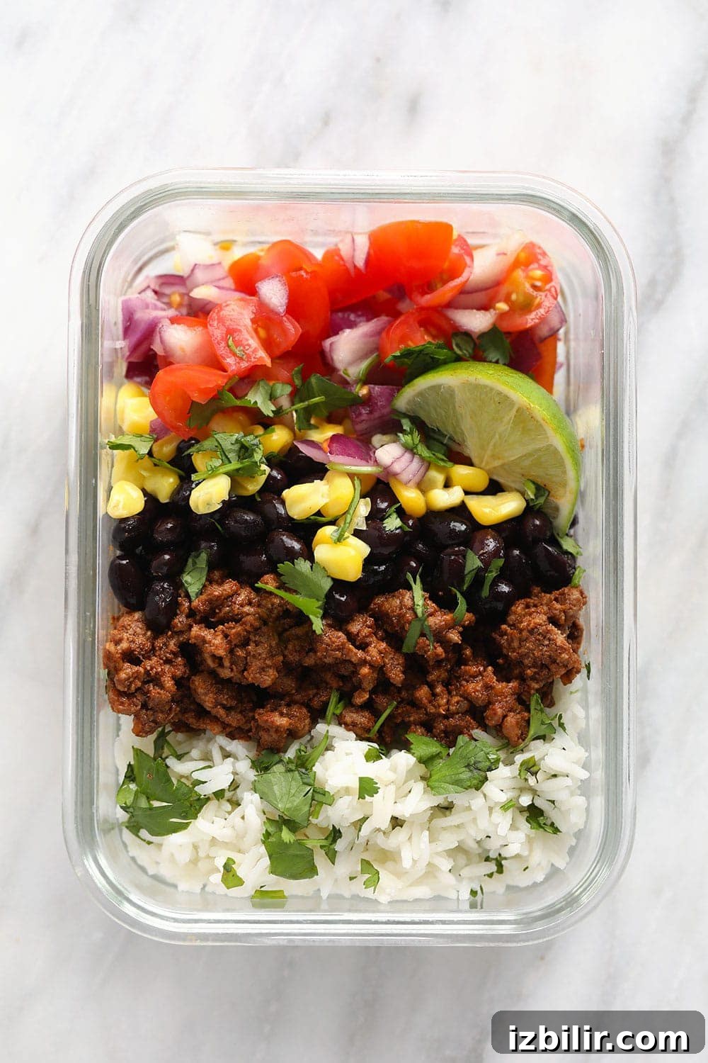 Whip up this filling beef taco bowl recipe for an incredible meal prep idea that's perfect for a work lunch or dinner at home! Meal-prep taco bowl recipe.