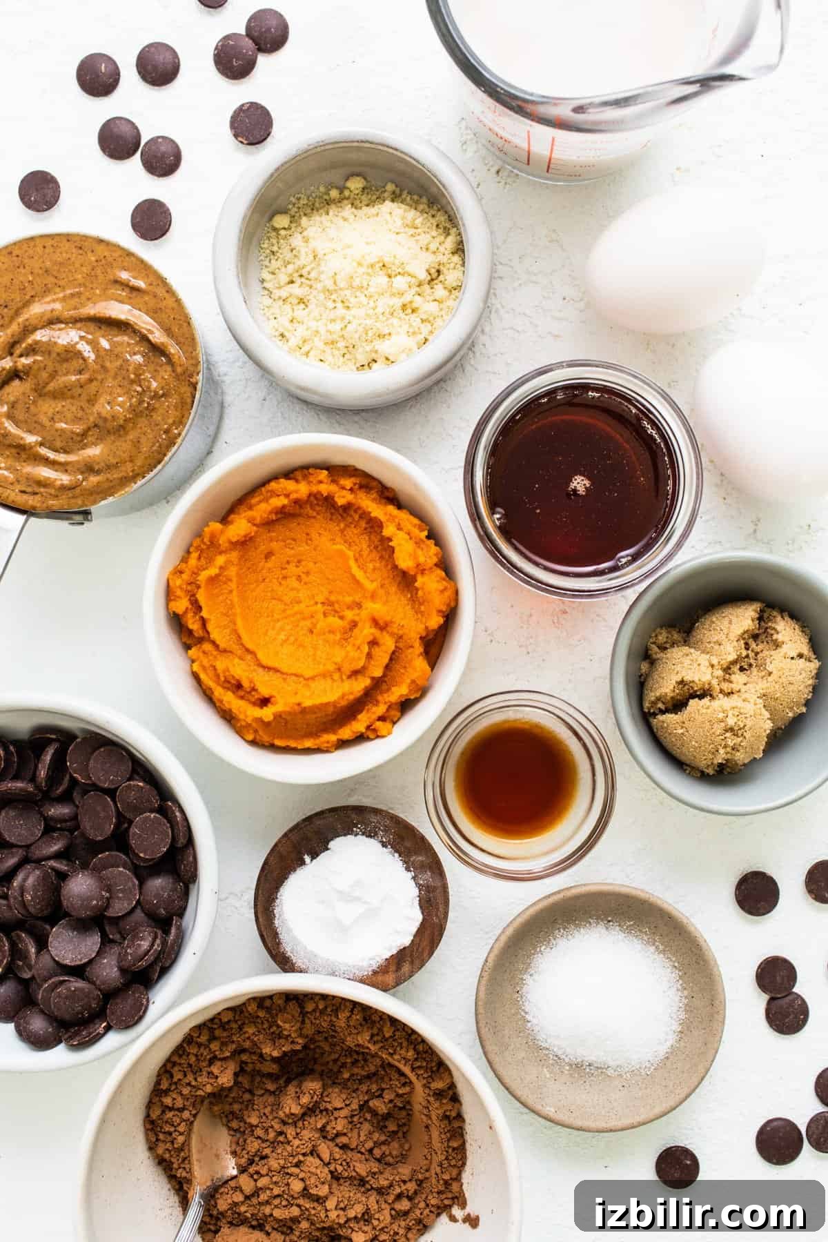 A table topped with bowls filled with different types of food.