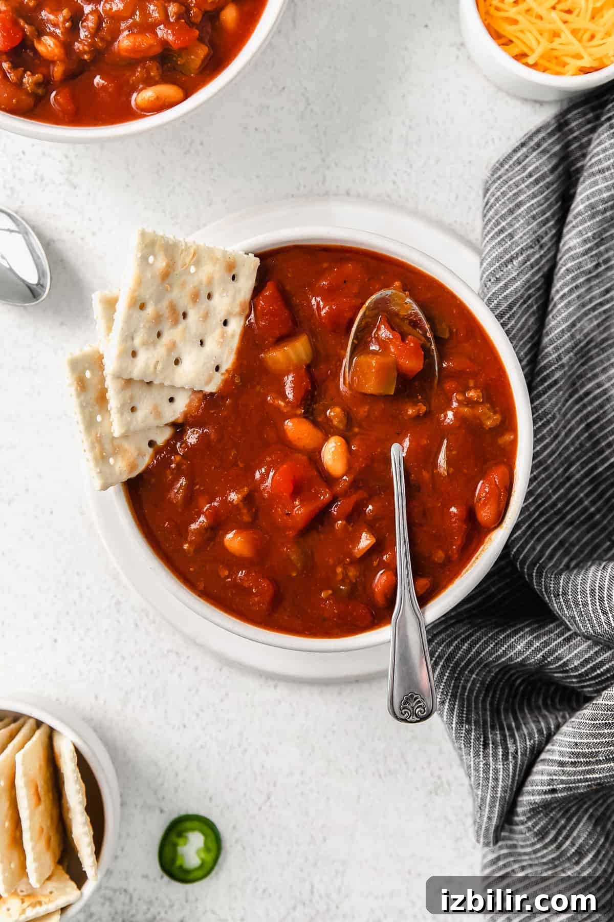 Homemade Wendy's-style chili Bowl of chili served with crackers