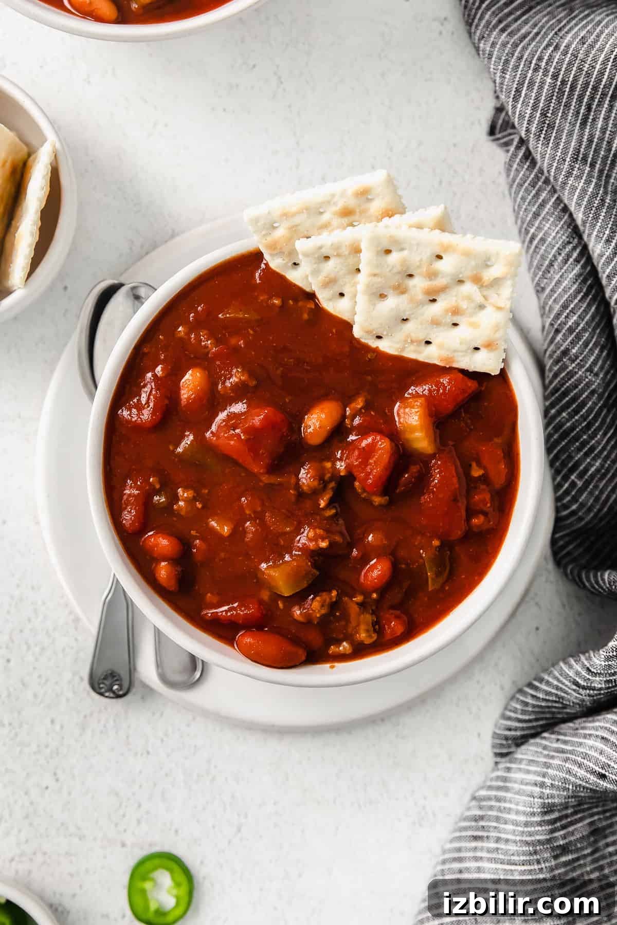Homemade Wendy's-style chili Bowl of chili served with crackers