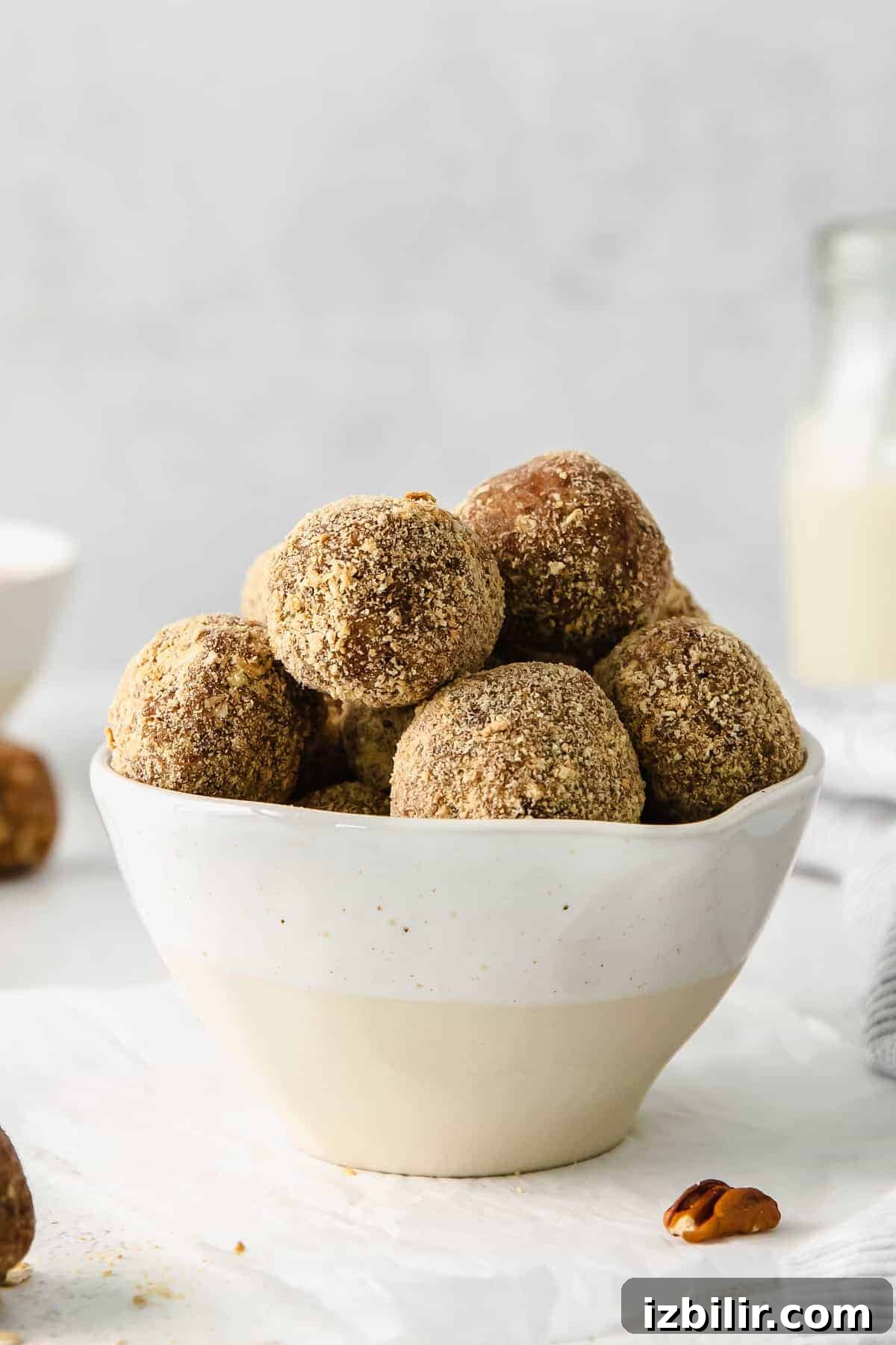 No-Bake Pecan Pie Energy Balls Recipe 7 Pecan pie balls in a bowl.