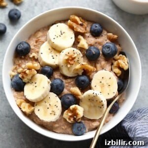 An oatmeal recipe featuring bananas, blueberries, and walnuts.