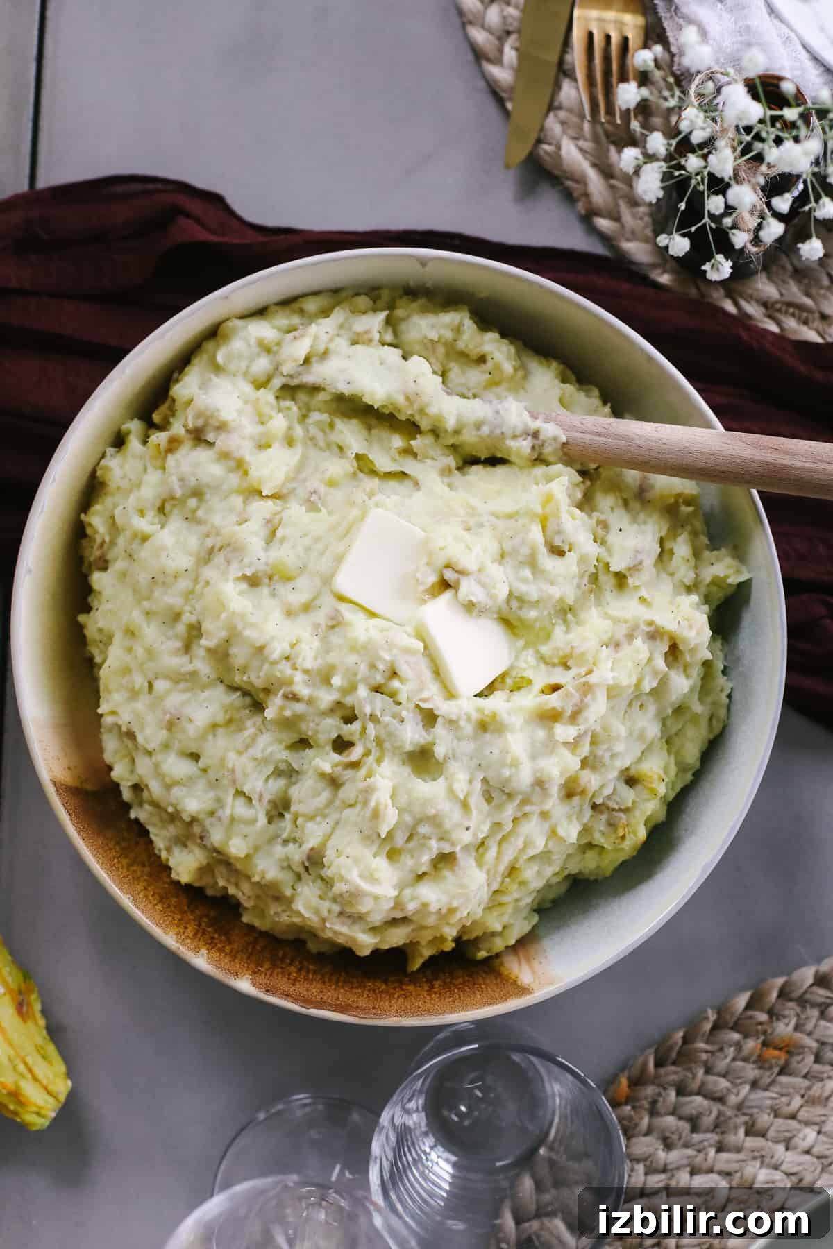 Thanksgiving Menu 2021: Your Complete Holiday Recipe Guide 6 crockpot mashed potatoes in a serving bowl