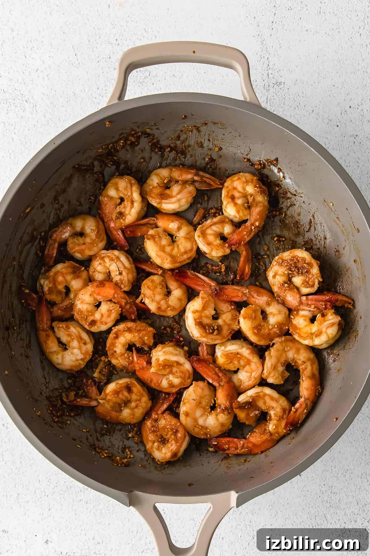 Garlic Butter Sauteed Shrimp with Lemon 6 Cooked shrimp ready to serve.