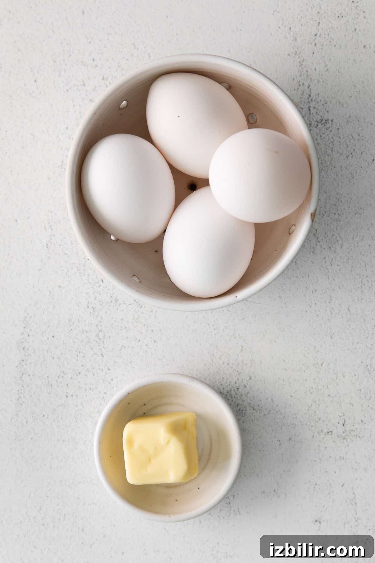How to Fry an Egg for a Runny Yolk and Crispy Edges 3 4 large eggs in a white bowl.