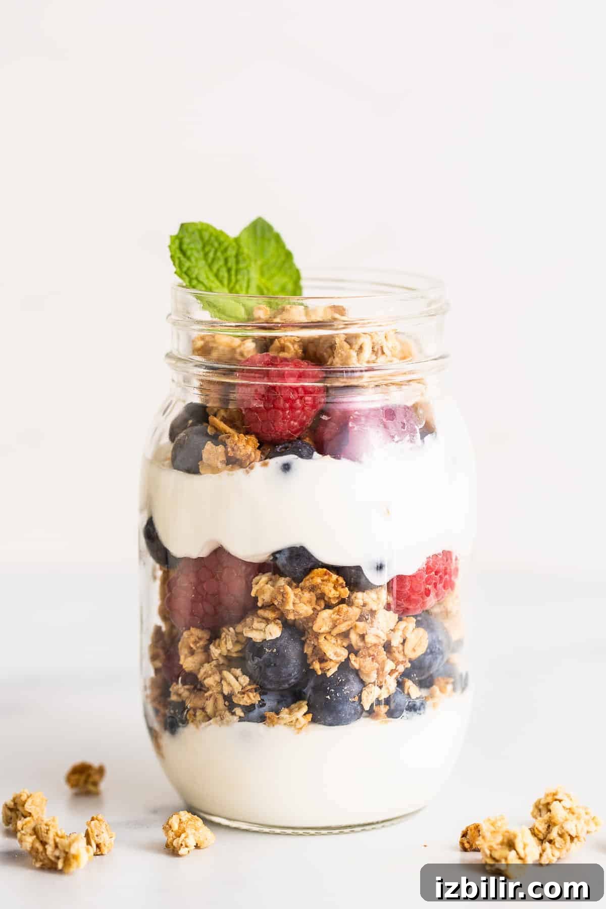 yogurt parfait in a mason jar