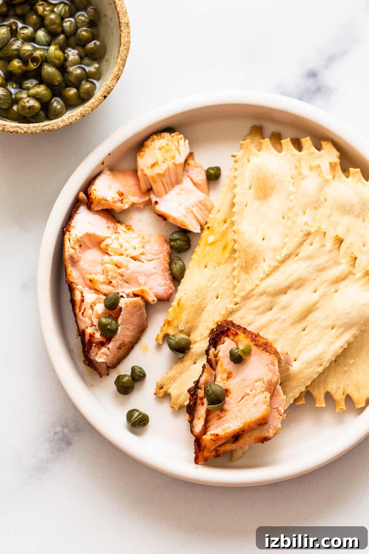 Smoked salmon with capers on crackers