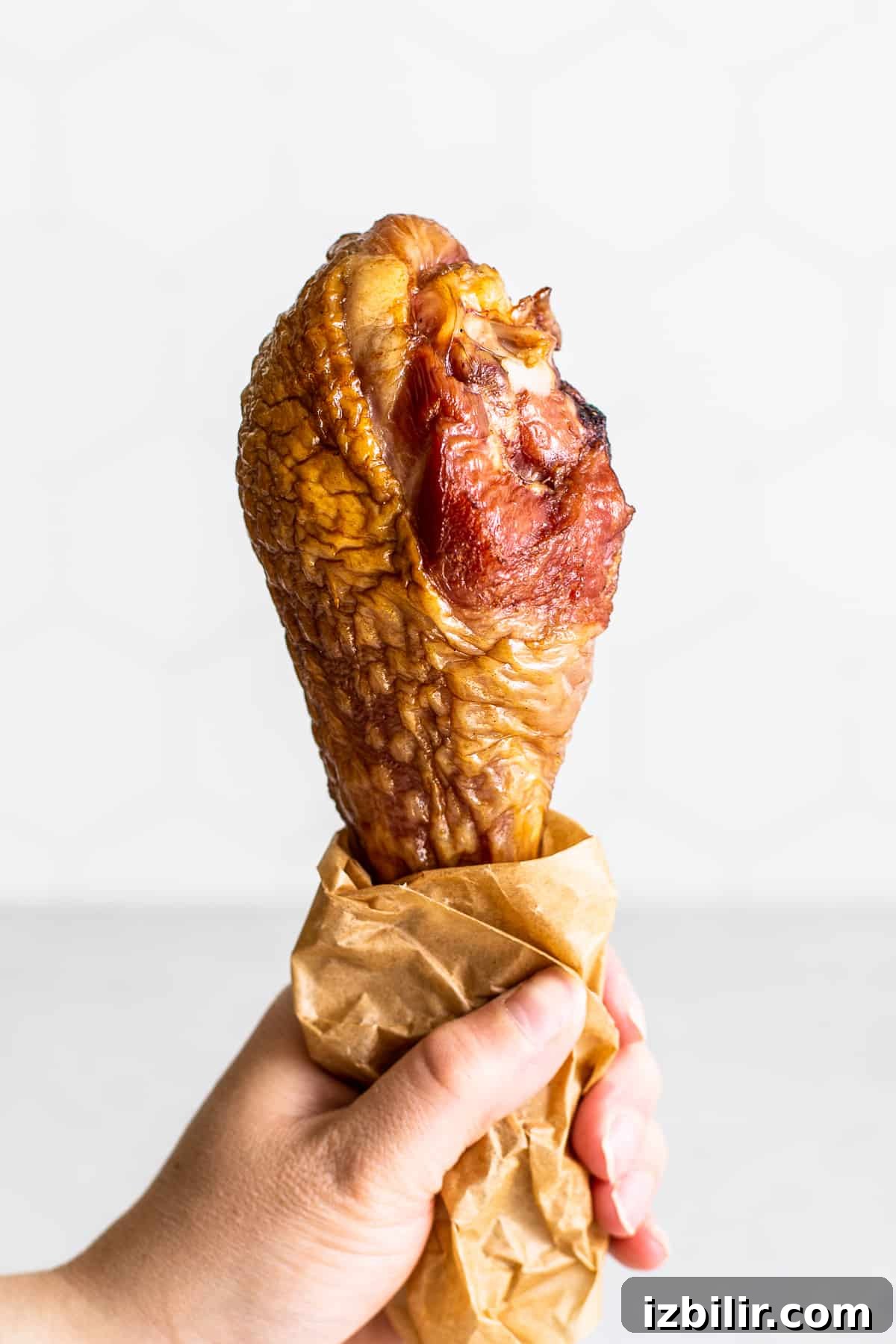 How to Smoke Turkey Legs for Juicy, Flavorful Results 2 Smoked turkey leg held in a hand
