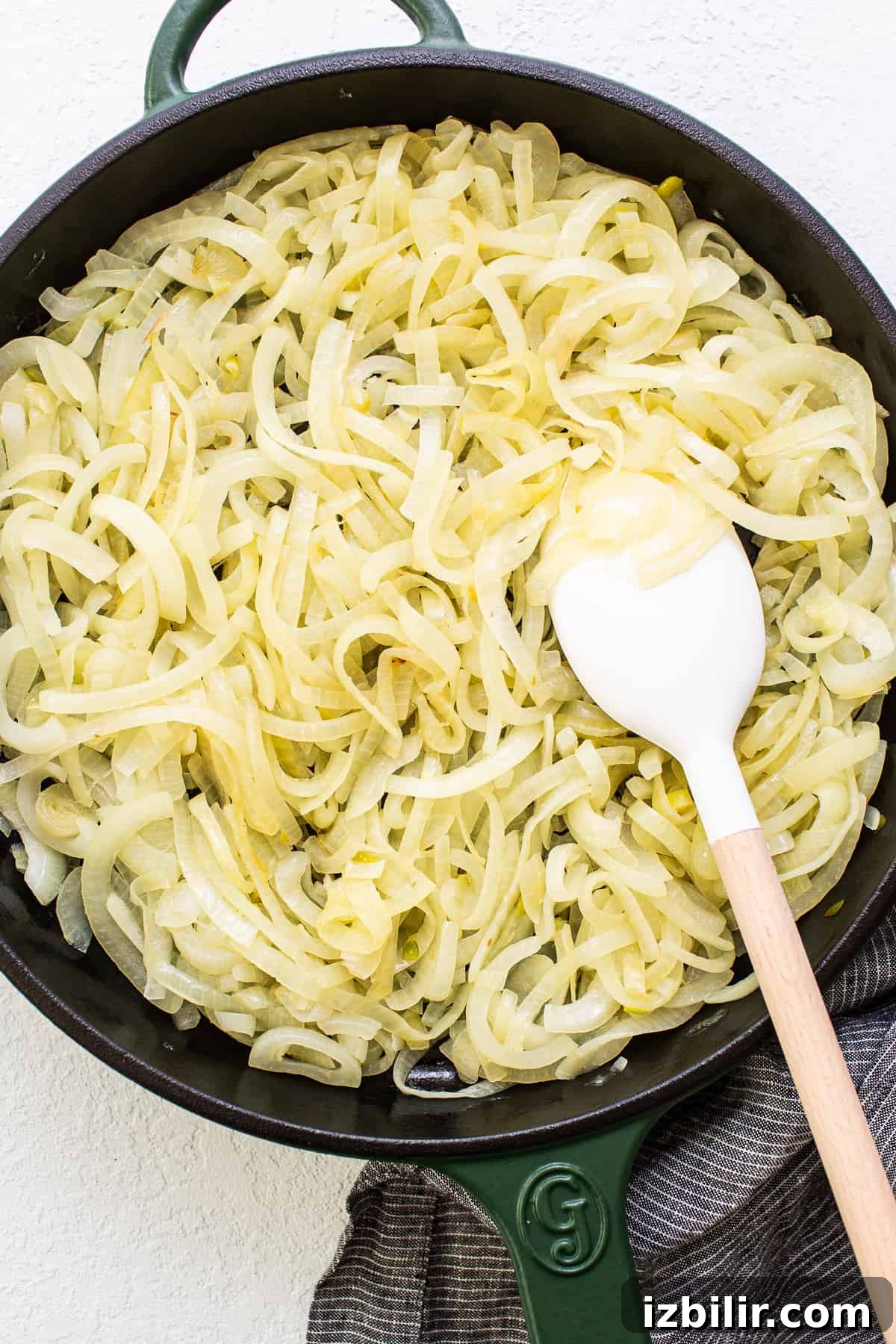 Caramelized Onions Recipe: Sweet, Golden and Versatile 4 Caramelized onions in a skillet