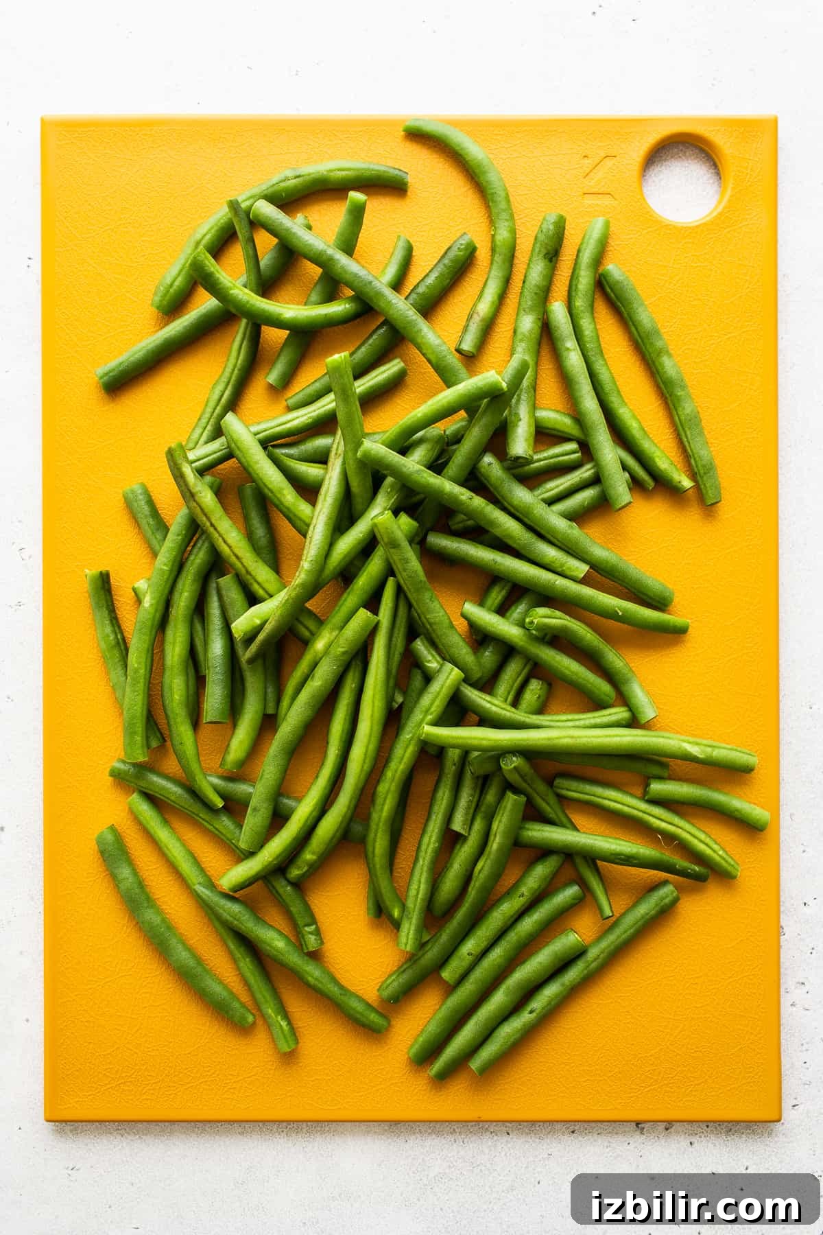 trimmed green beans on cutting board