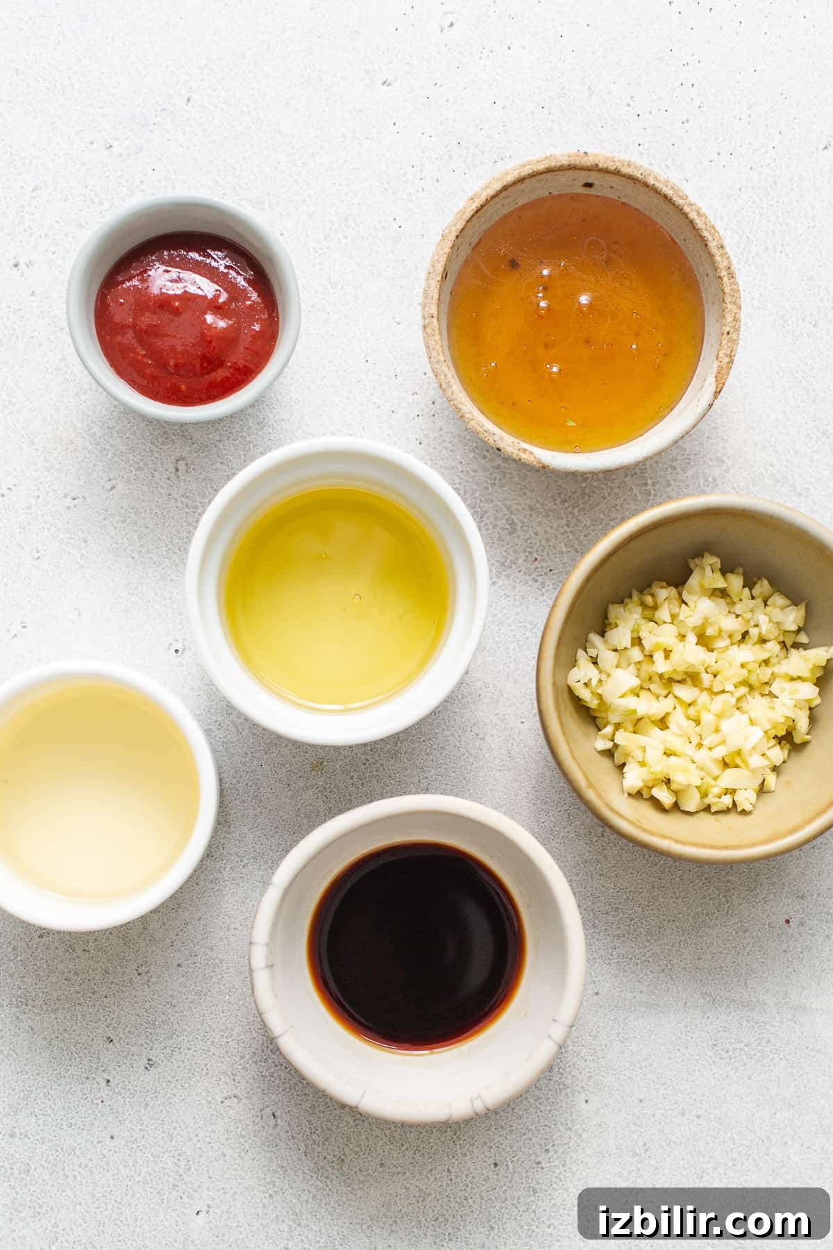 Ingredients for spicy garlic prawns sauce in bowls.