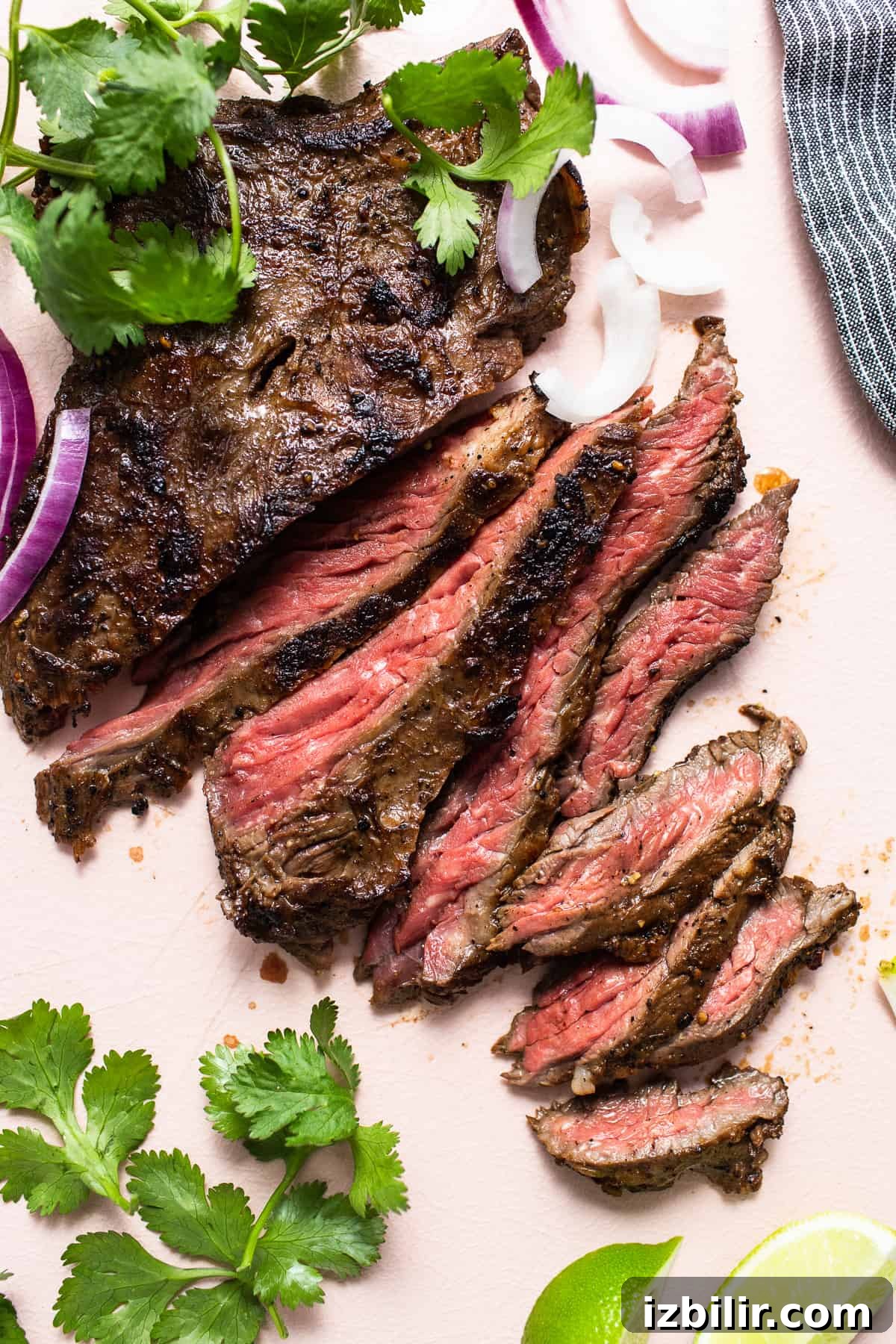 Pan-seared skirt steak Sliced skirt steak on a cutting board.