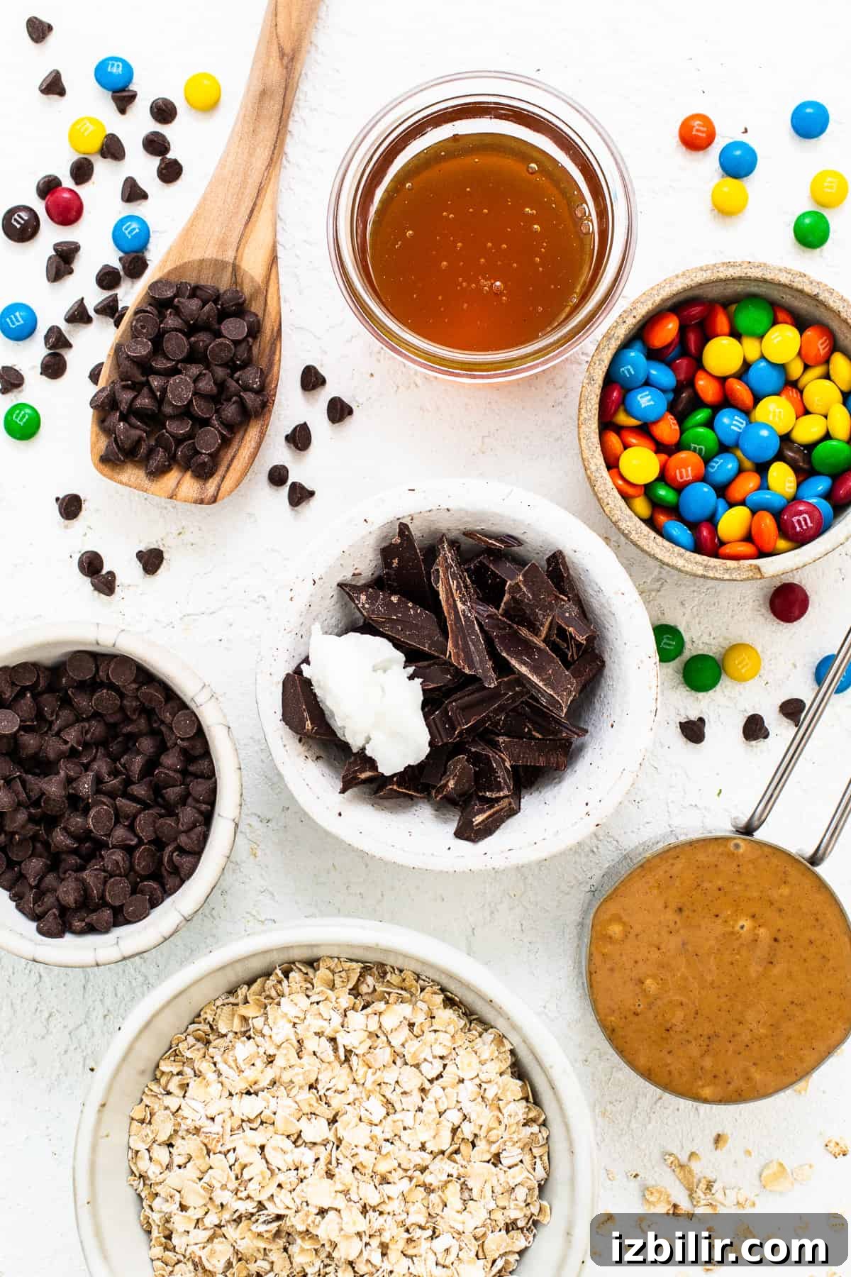 No-Bake Monster Cookie Oat Cups with Peanut Butter & M&Ms 3 Ingredients for monster cookie oat cups in bowls.