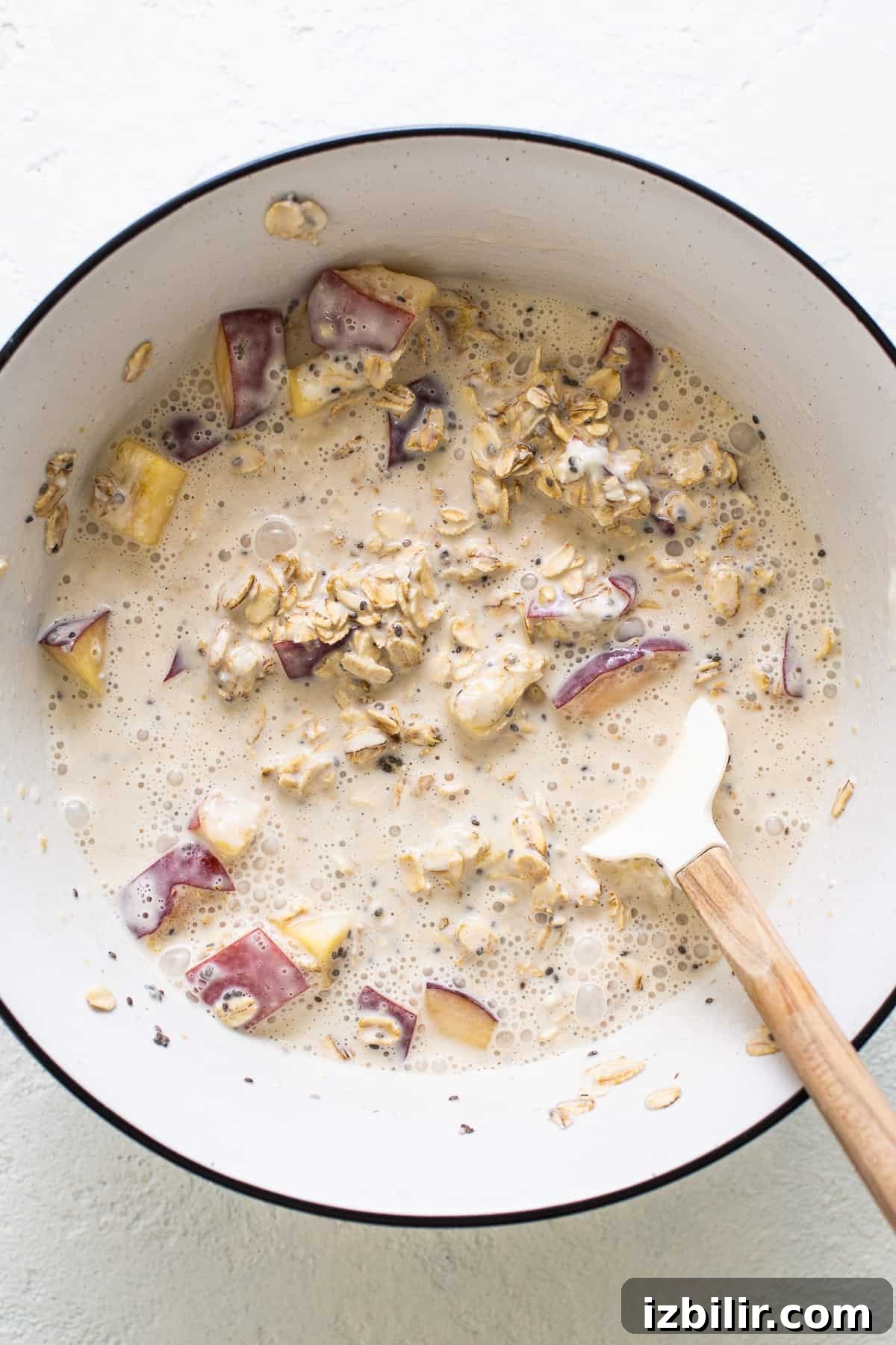 Peaches and Cream Overnight Oats Recipe 4 Peach slices next to jars of overnight oats