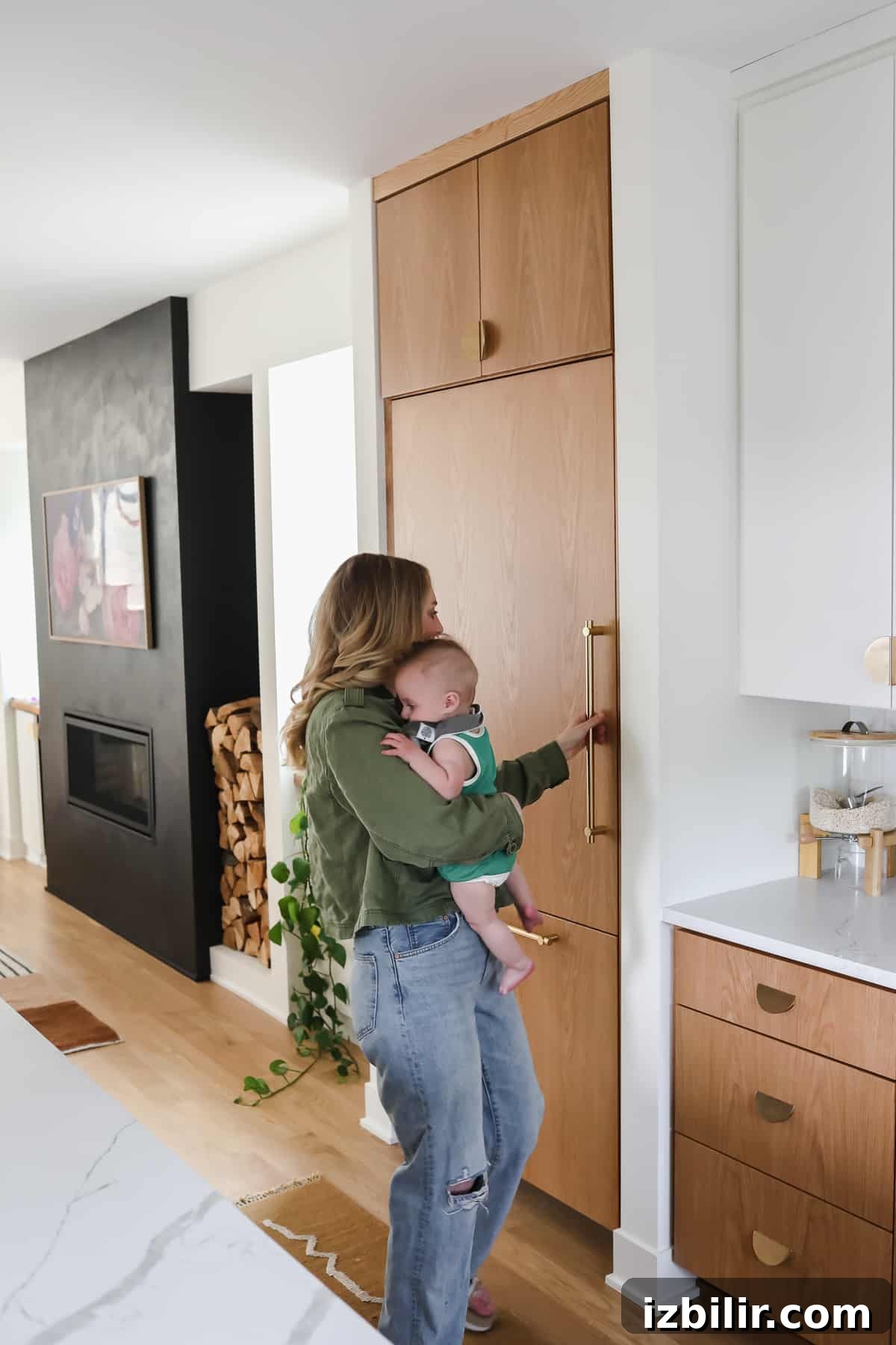 Welcome to the kitchen of my dreams! This post is all about kitchen appliances and my experience with Twin Cities appliances store Warners’ Stellian. Lee opening fridge.
