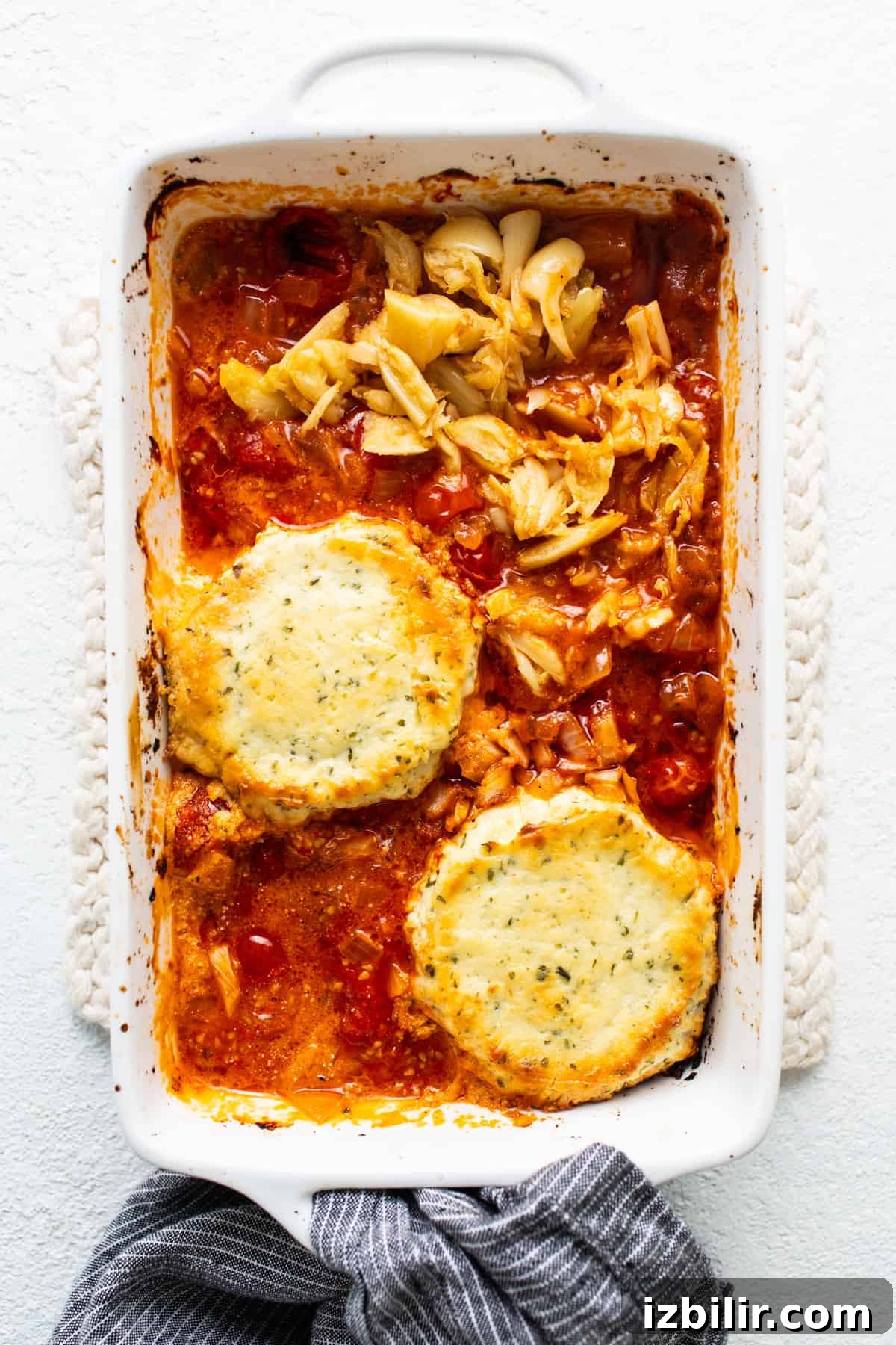 A casserole dish with chicken and pasta in it.