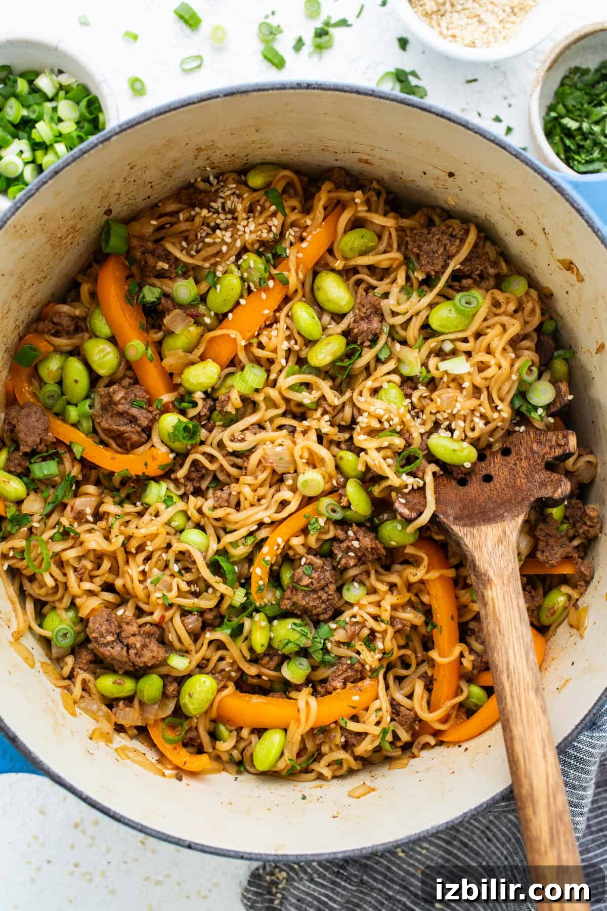 A bowl of noodles with meat and vegetables in it.