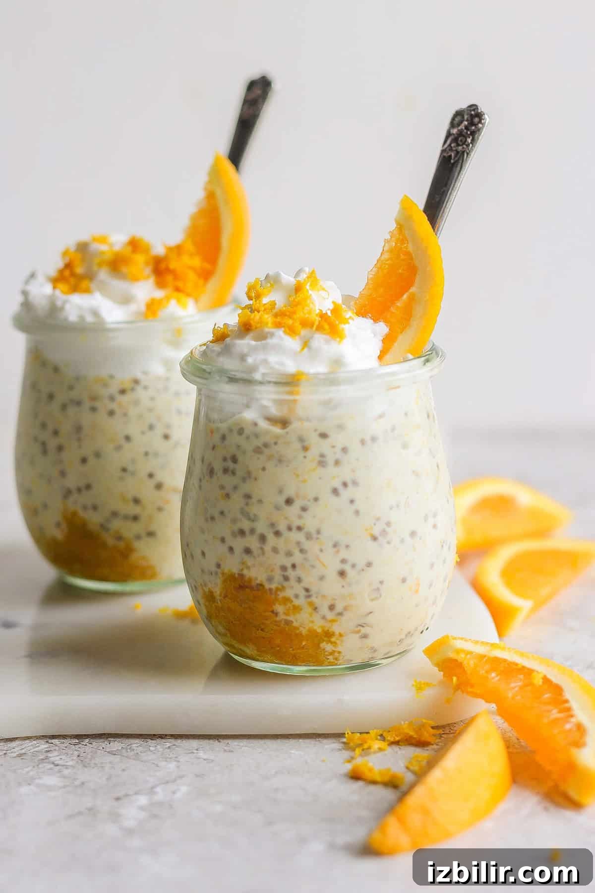 Orange Creamsicle Overnight Oats Recipe 6 Jars of finished orange creamsicle overnight oats topped with orange slices