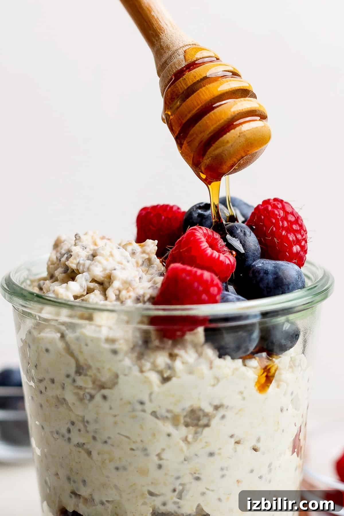 High-Protein Cottage Cheese Overnight Oats Recipe 4 Overnight oats with berries and honey