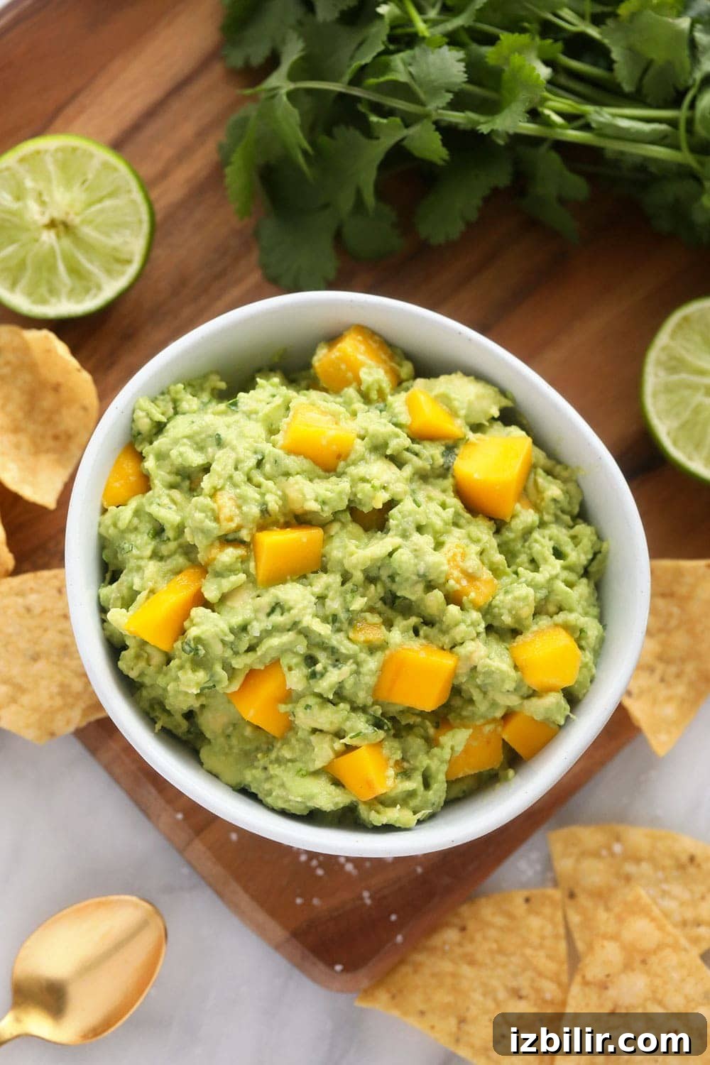 Mango guacamole Mango guacamole in bowl